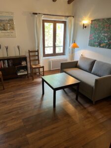 Sofa i stuen i lejlighed 10