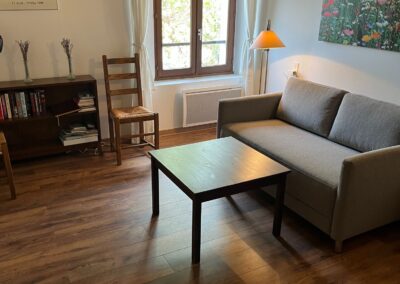 Sofa i stuen i lejlighed 10